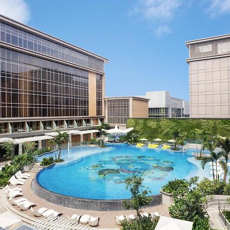 Sheraton Manila Hotel Exterior photo